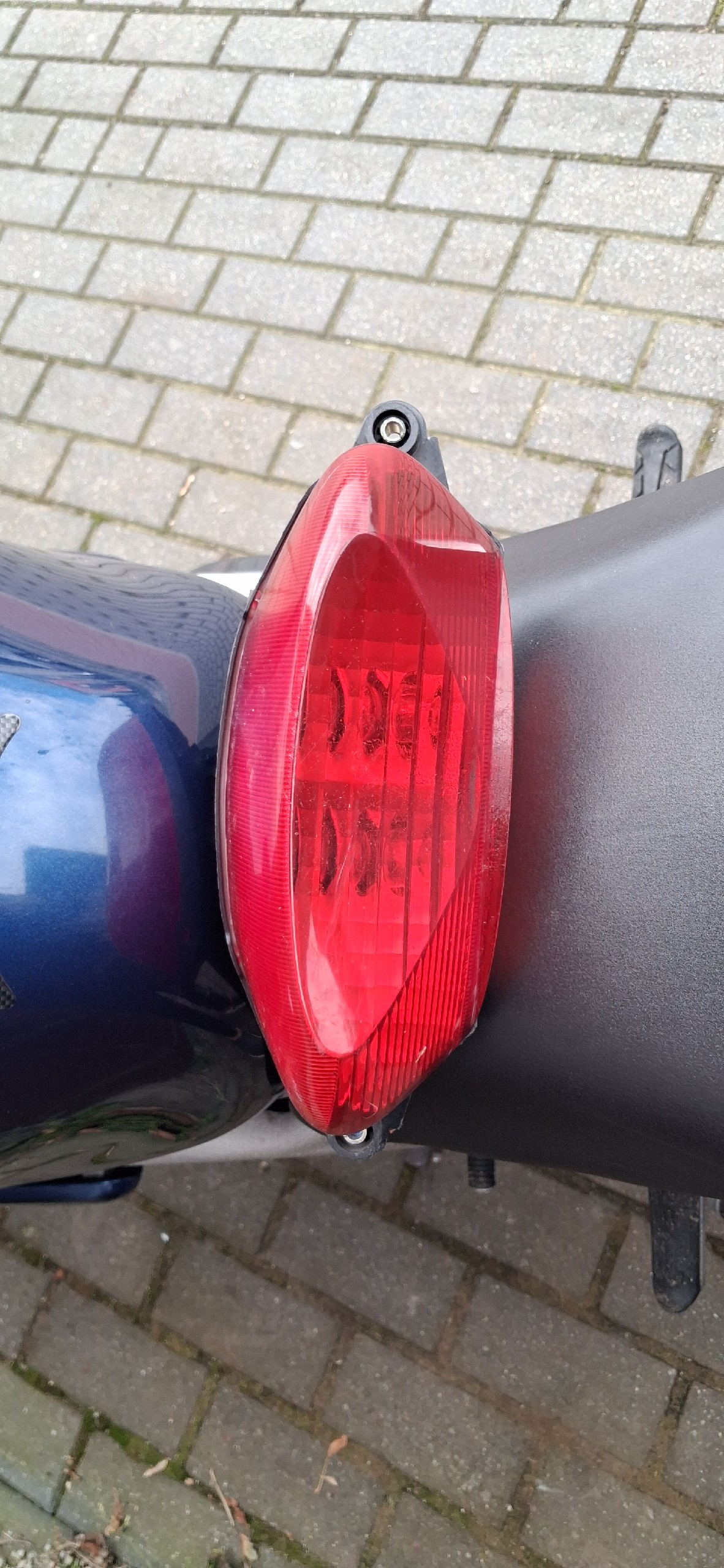 ФАРА ЗАДНЯЯ ОРИГИНАЛ ....HONDA VTR 1000 F 2000R. 