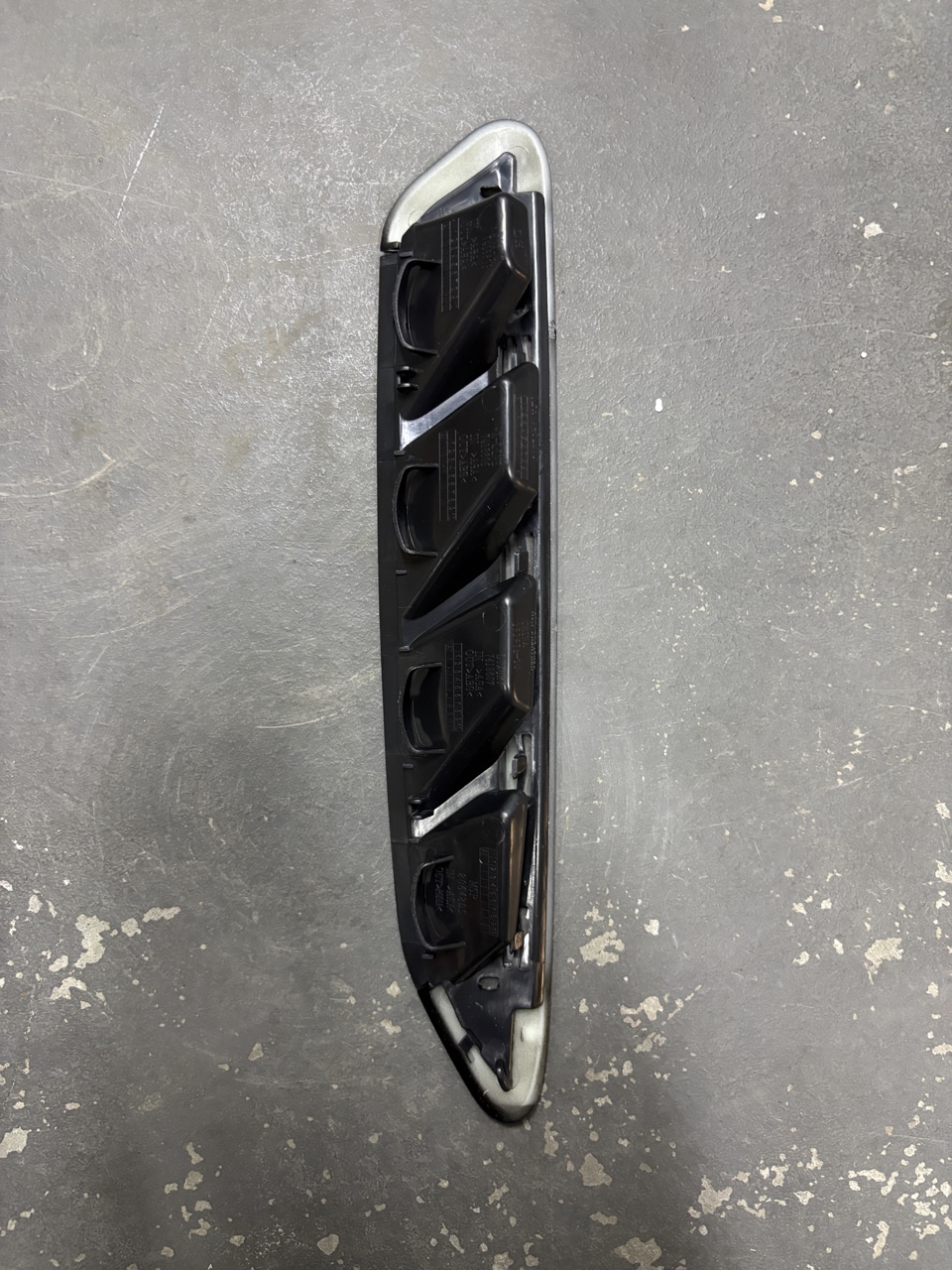 НАКЛАДКА РЕШІТКА КРИЛА ЛІВА ПЕРІД BMW X3 X4 G01 G02 51138064805 