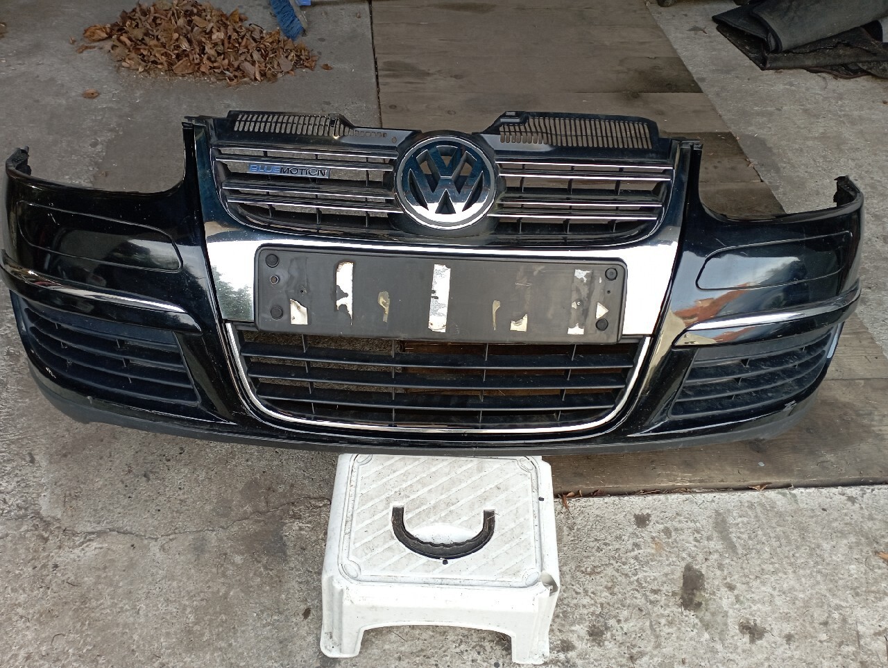 VW Golf 5 CombiJetta zderzak przód czarny akryl Wrocław Kup teraz