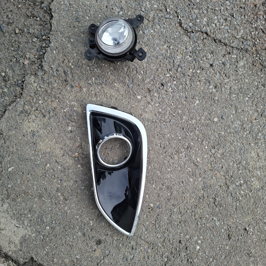 ГАЛОГЕН ЗАГЛУШКА РЕШІТКА БАМПЕРА ПРАВА HYUNDAI IX35 09-13 86586-2Y000 