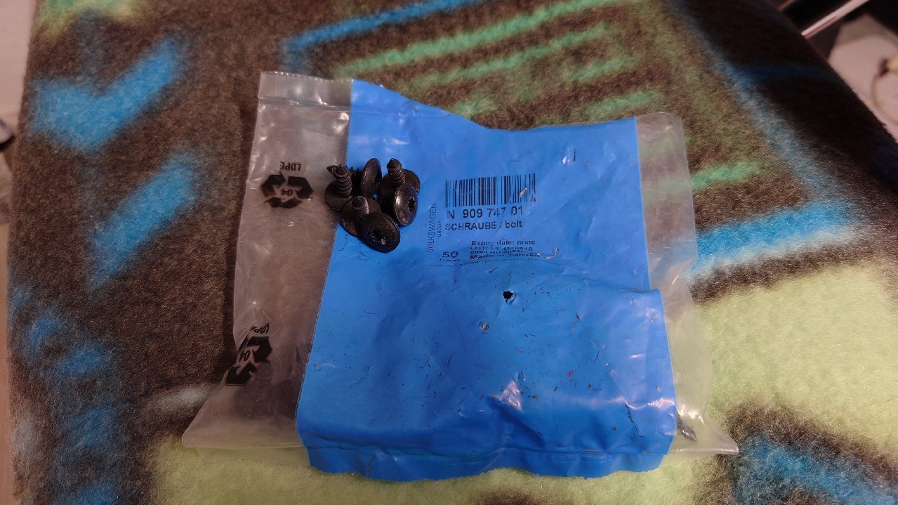 WKRETY КРИЛА VW AUDI SEAT SKODA N90974701 