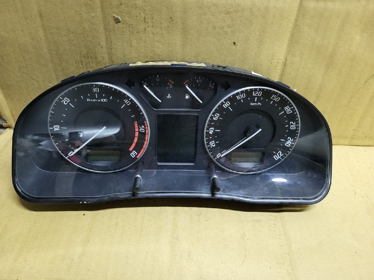 ПРИБОРНА ПАНЕЛЬ ПАНЕЛЬ ПРИЛАДІВ SUPERB I РЕСТАЙЛ 2.0TDI 3U0920842D 