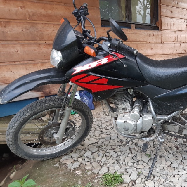 Motocykl Honda XR 125 Cena 6500,00 zł Sieniawa