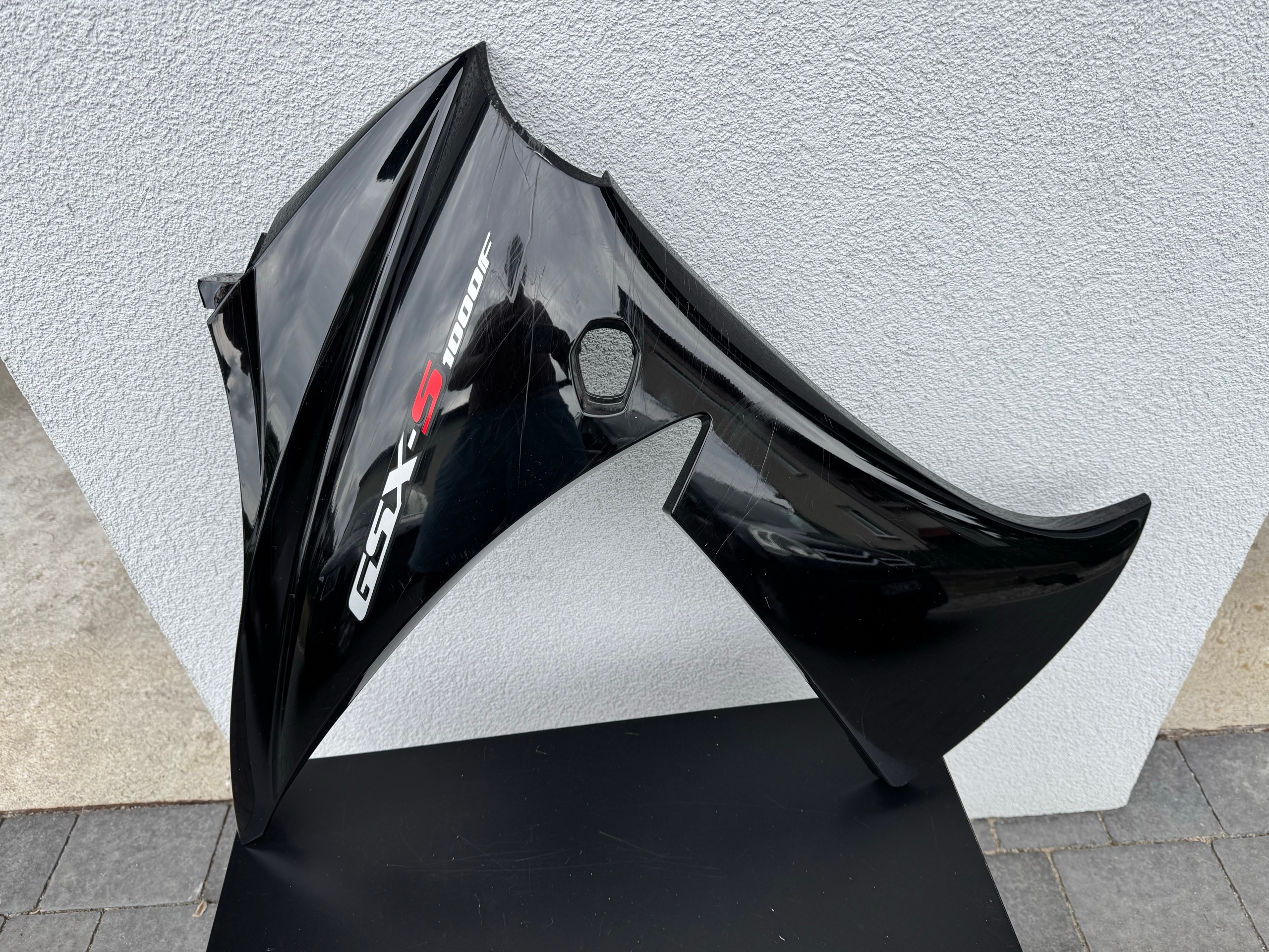 ОБТІЧНИК , КАРТА ПРАВИЙ GSXS1000F 