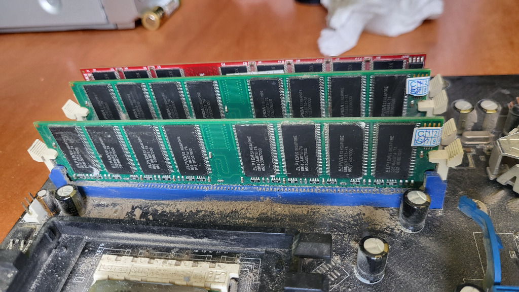 Carte mère ASUS A8N-VM - Format microATX - Processeur AMD