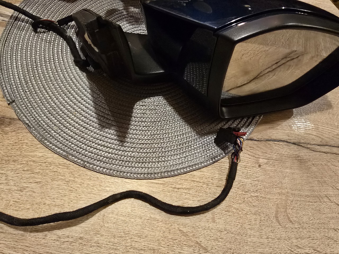 ПРАВЕ ДЗЕРКАЛО ЕЛЕКТРИЧНЕ DO SKODY SUPERB 3 3V0857934 Z MARTWYM POLEM 