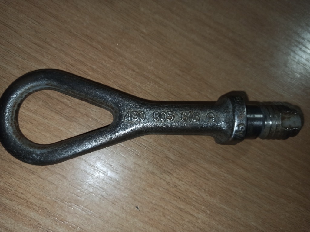 ГАК ВУХО HOLOWNICZE AUDI 4B0805616A 
