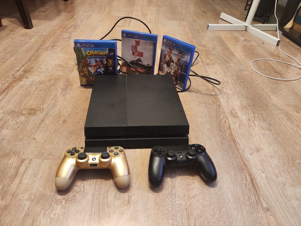 PlayStation 4 100 sprawna + 2 pady + 3 gry Łódź Ogłoszenie na