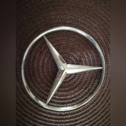 Emblemat na klapę Mercedes W124 sedan,oryginał !!! Cena