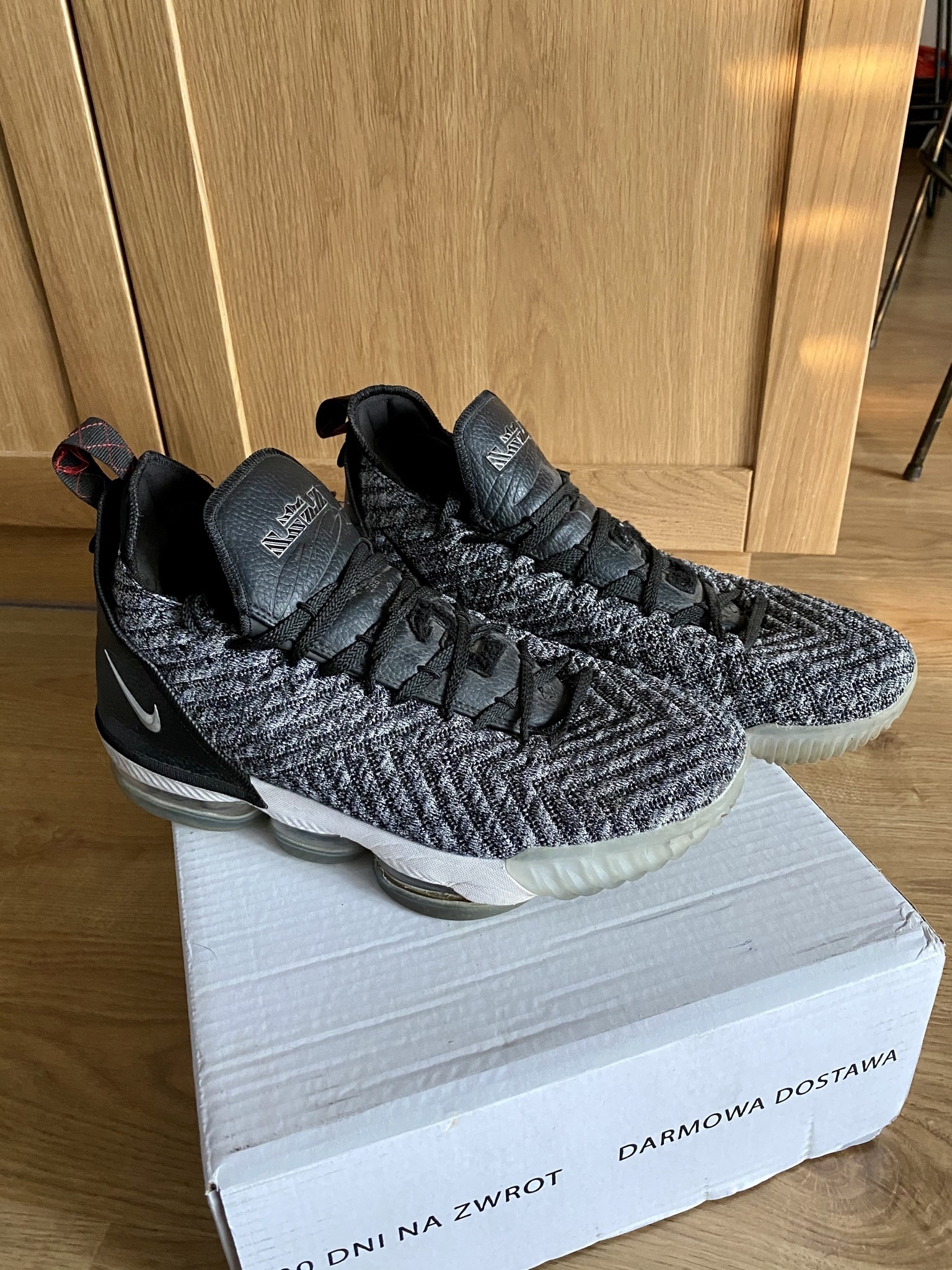 Lebron 16 sales shoe box