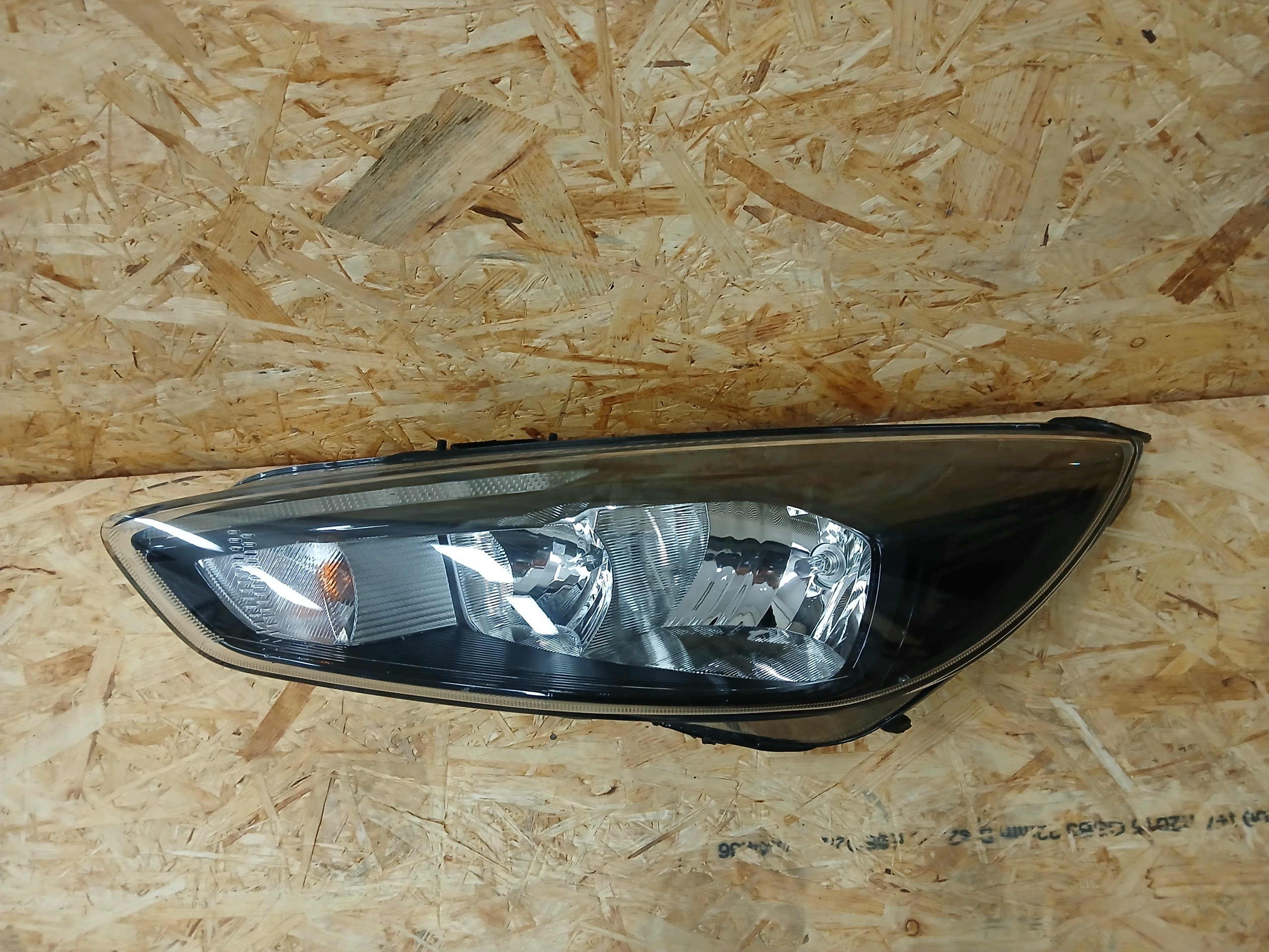 ФАРА ЛІВА FORD FOCUS MK3 РЕСТАЙЛ ЧОРНА LED (СВІТЛОДІОД) DO ЇЗДИ ДЕННИЙ F1EB-13W030-AG 