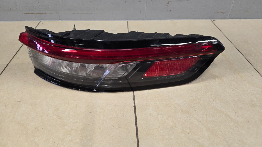 ФАРА ЗАДНЯ ПРАВА JEEP GRAND CHEROKEE WL F00HTC412203 ПОШКОДЖЕНИЙ 