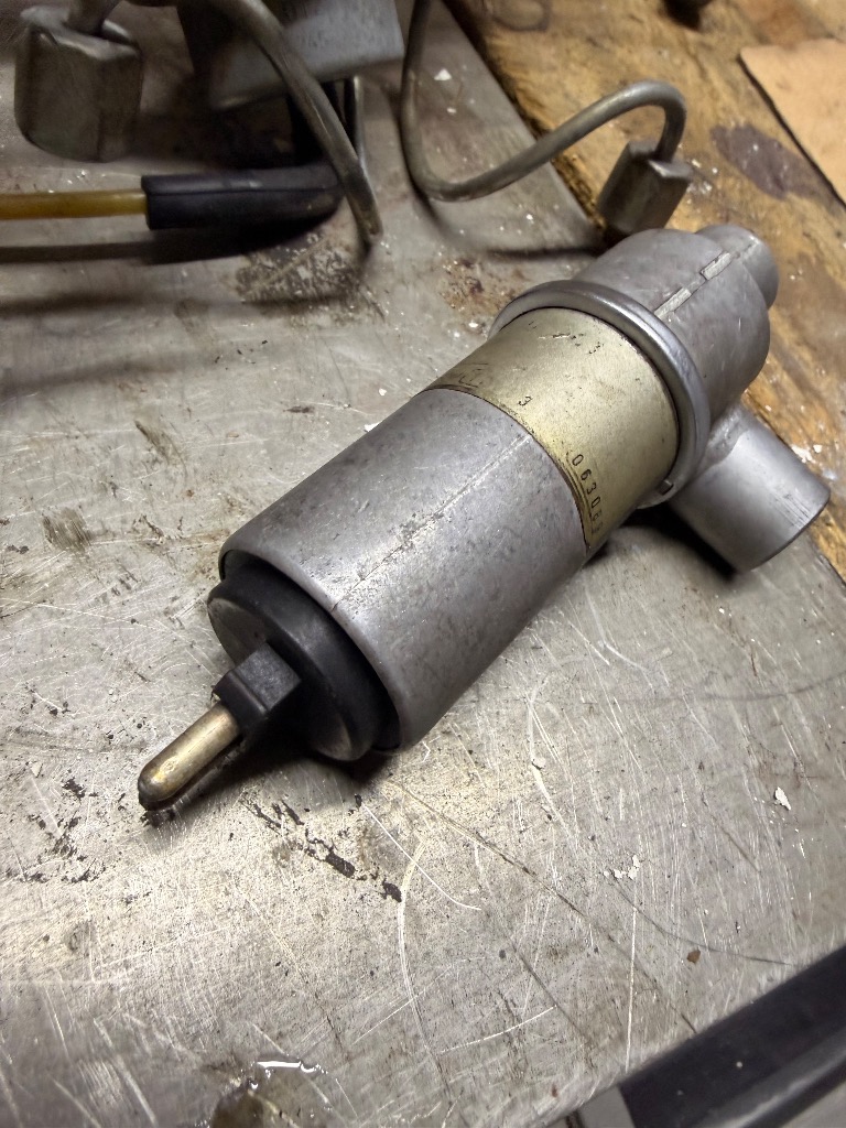 КЛАПАН ПЕРЕДАЧІ ХОЛОСТОГО MERCEDES SL380 R107 A0001411225 