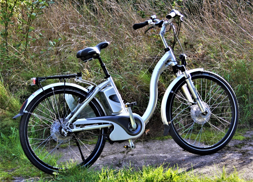 ROWER ELEKTRYCZNY FLYER, SREBRNY, ALU / DO NAPRAWY Czernin