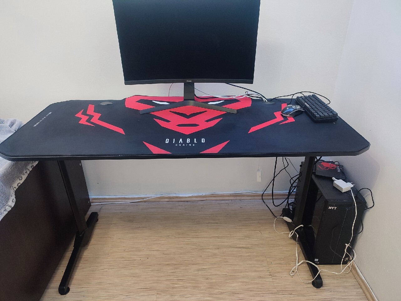 biurko DIABLO CHAIRS XMATE 1400 Kobyłka Kup teraz na Allegro Lokalnie