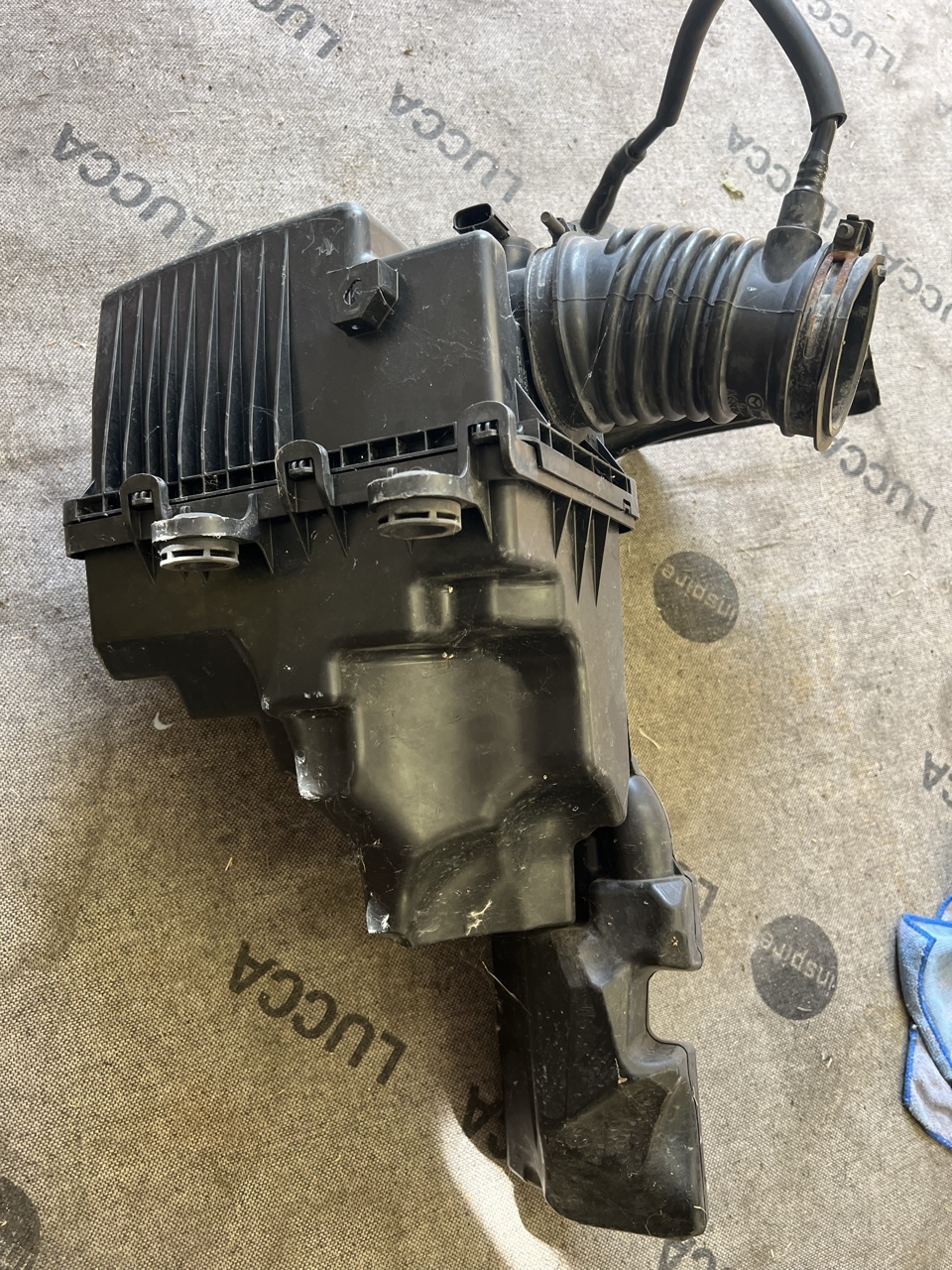 КОРПУС ФІЛЬТРА ПОВІТРЯ КОМПЛЕКТНА MAZDA 6 2.0 2013-2018 PE01-133AY 