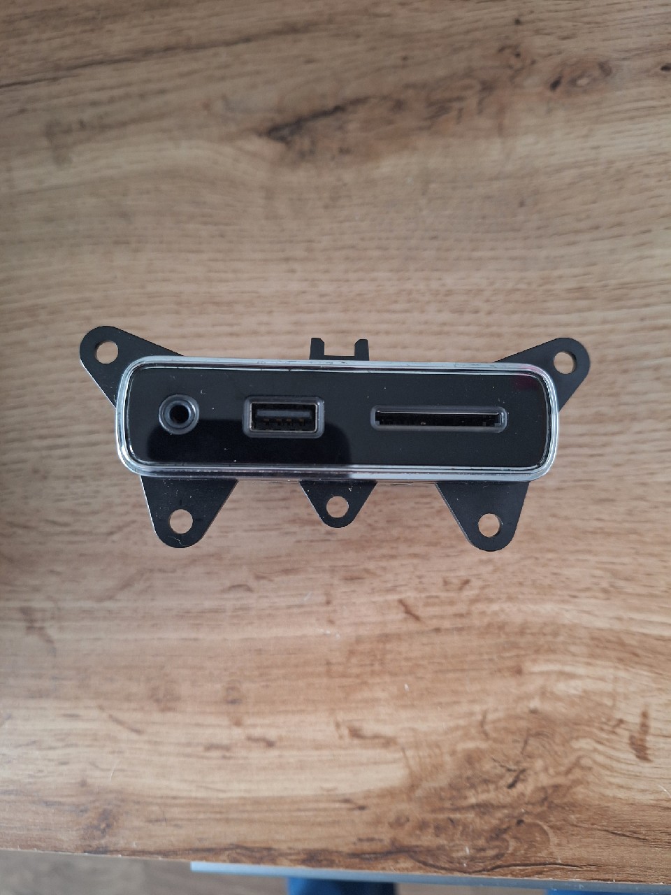 Hub USB Jeep grand Cherokee wk2 68258696AA