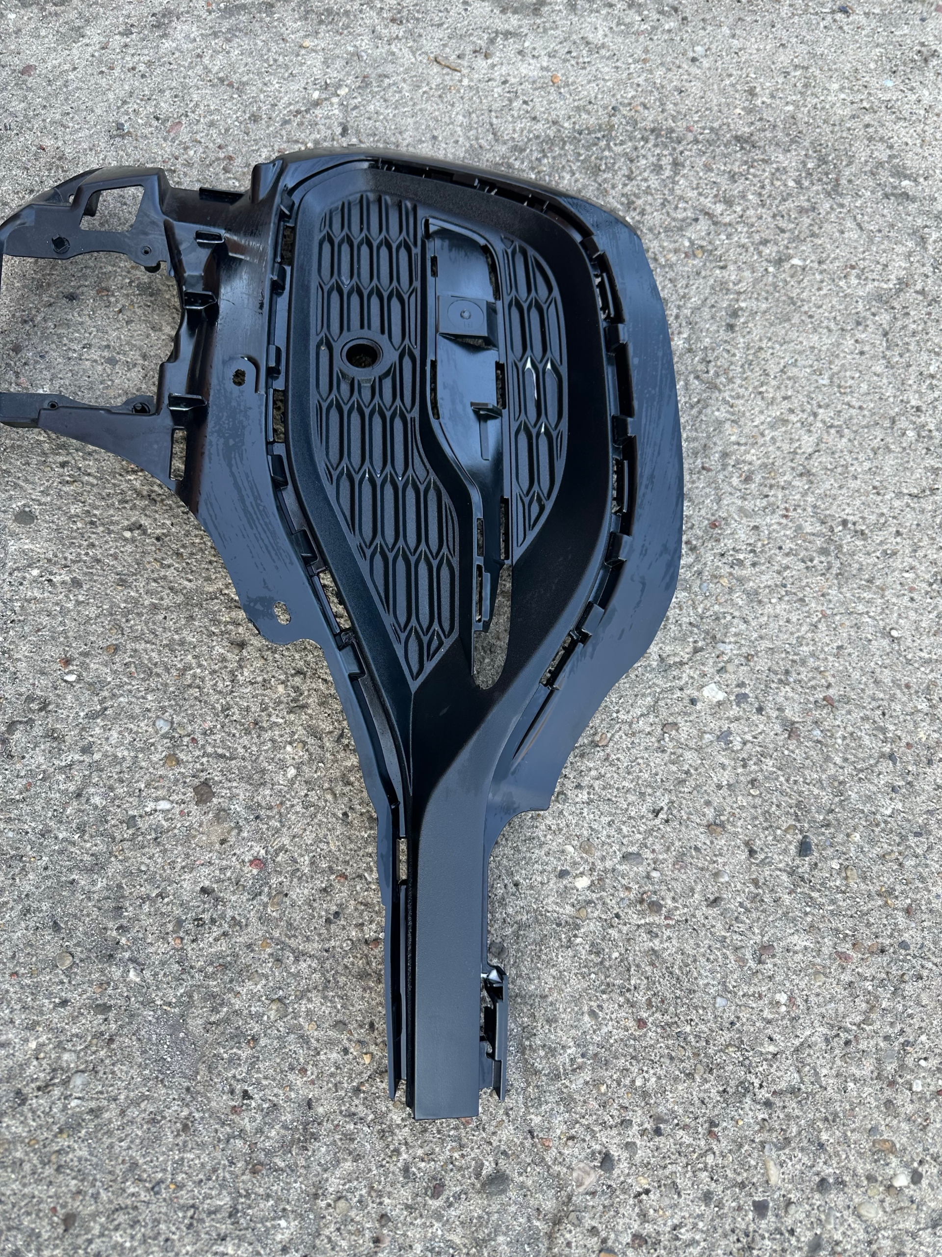 YP00028677 РЕШІТКА БАМПЕРА ПРАВА OPEL GRANDLAND 