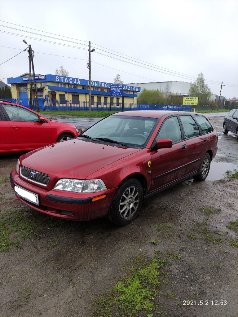 Volvo v40, 2001, 1800cm3, benzyna, uszkodzony
