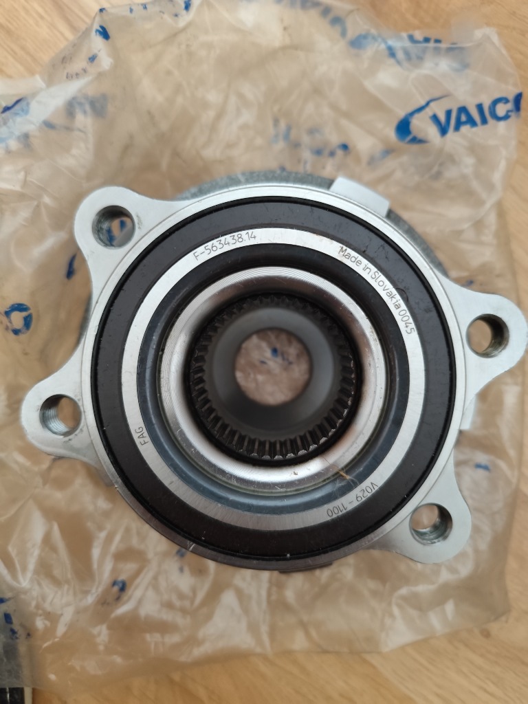 СТУПИЦЕЮ Z ПІДШИПНИКОМ AUDI A6C7, V10-3739, FAG F-56343814, 8K0407613B 