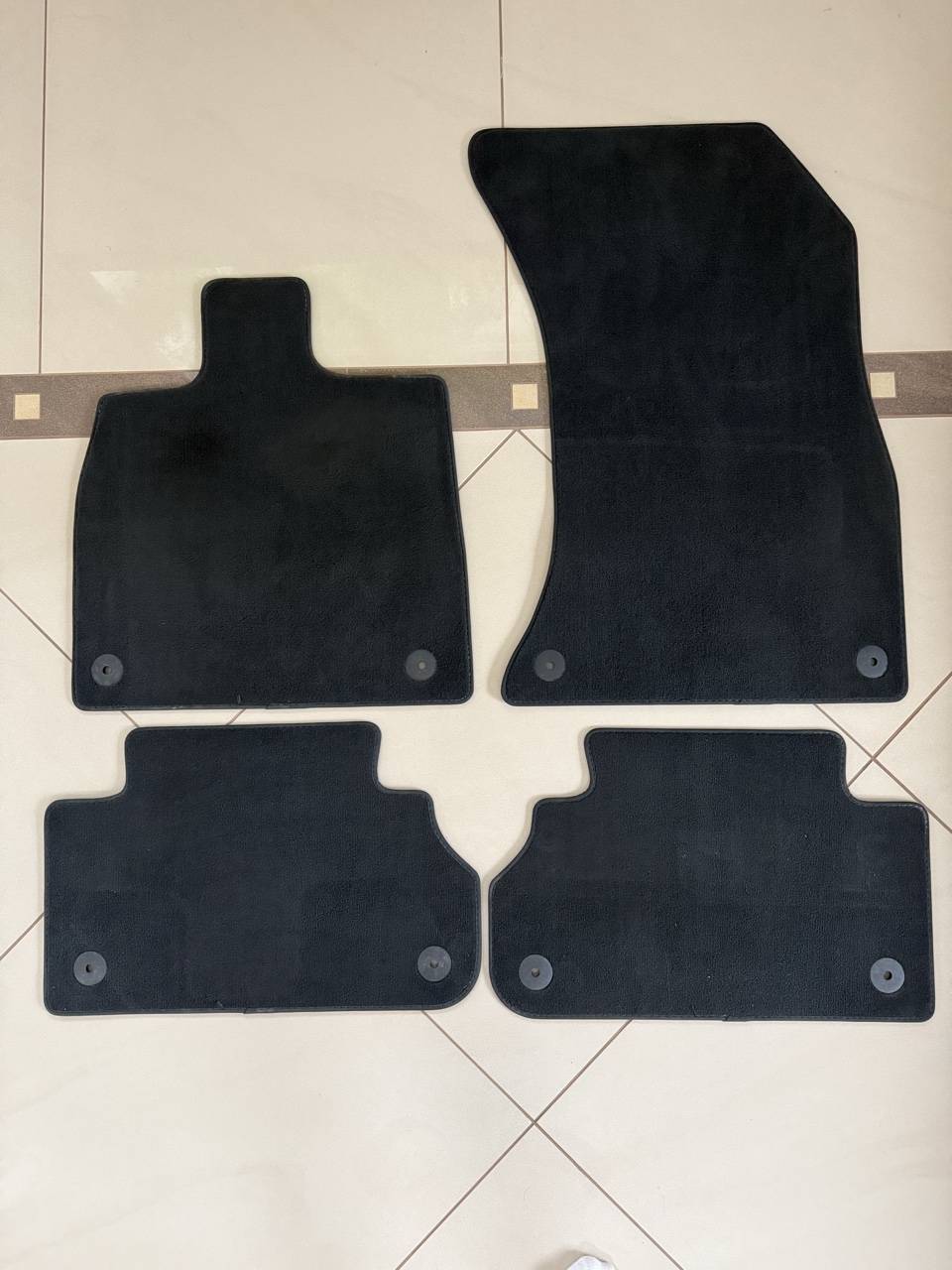 AUDI Q5 FY КИЛИМКИ ВЕЛЮРОВІ OE 80B863691A 