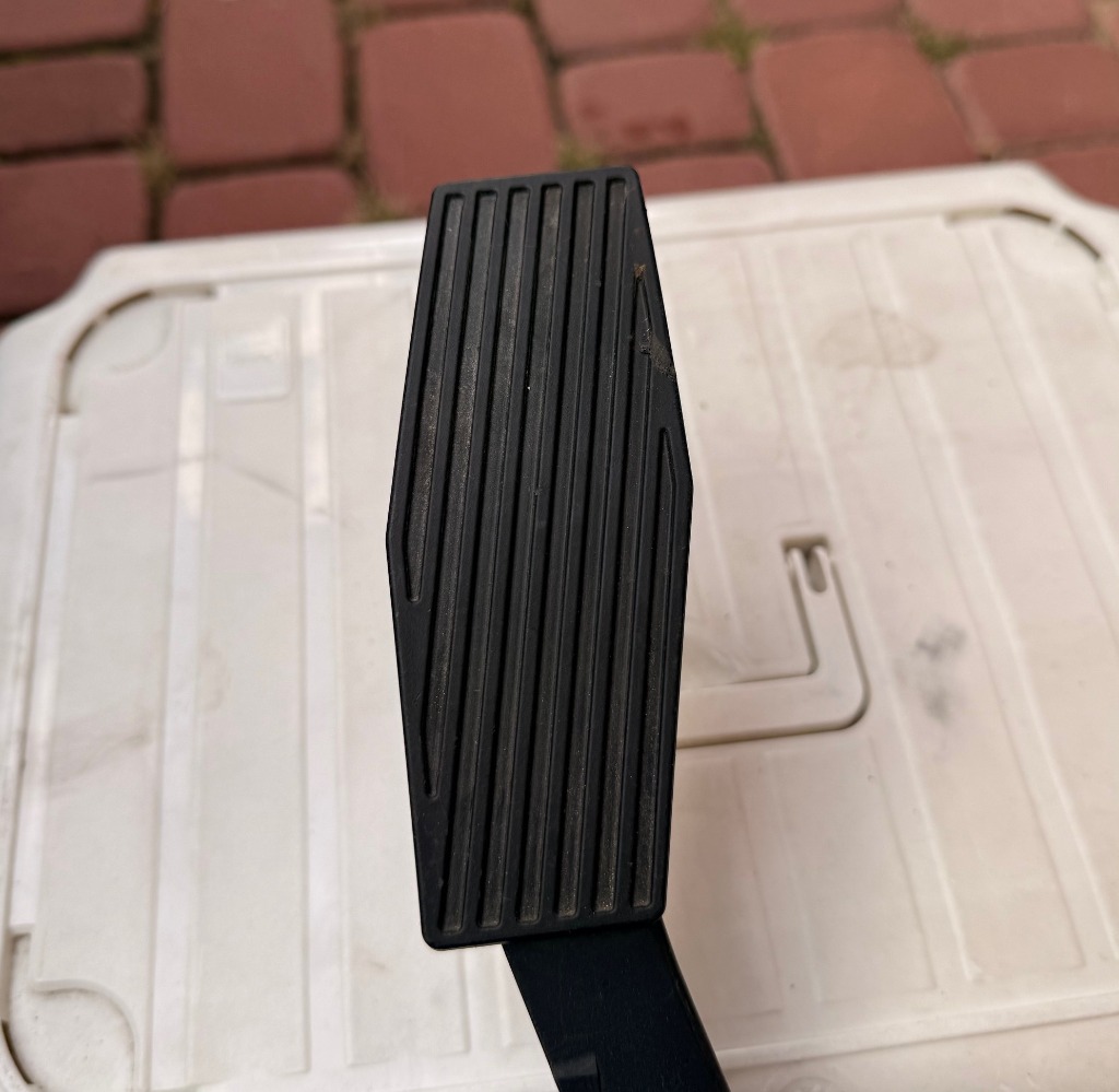 ПЕДАЛЬ ПОТЕНЦІОМЕТР ГАЗУ OPEL ASTRA V K 13466235 