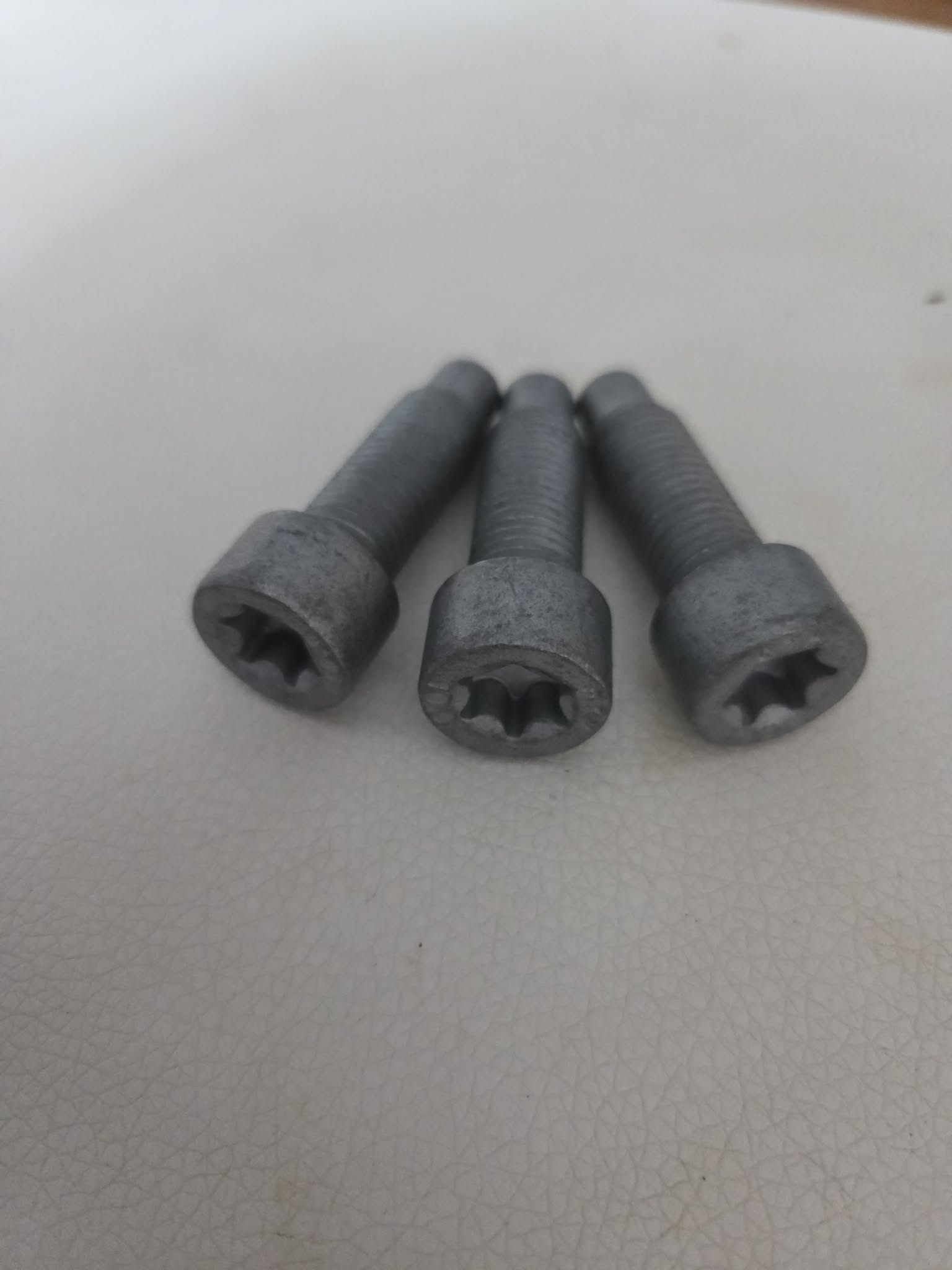 БОЛТ VOLVO S60, S80, V60, V70, XC60 I XC70 30723294 