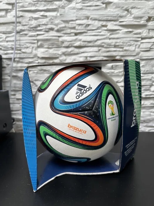 Pi ka meczowa Adidas Brazuca OMB karton B onie Og oszenie na