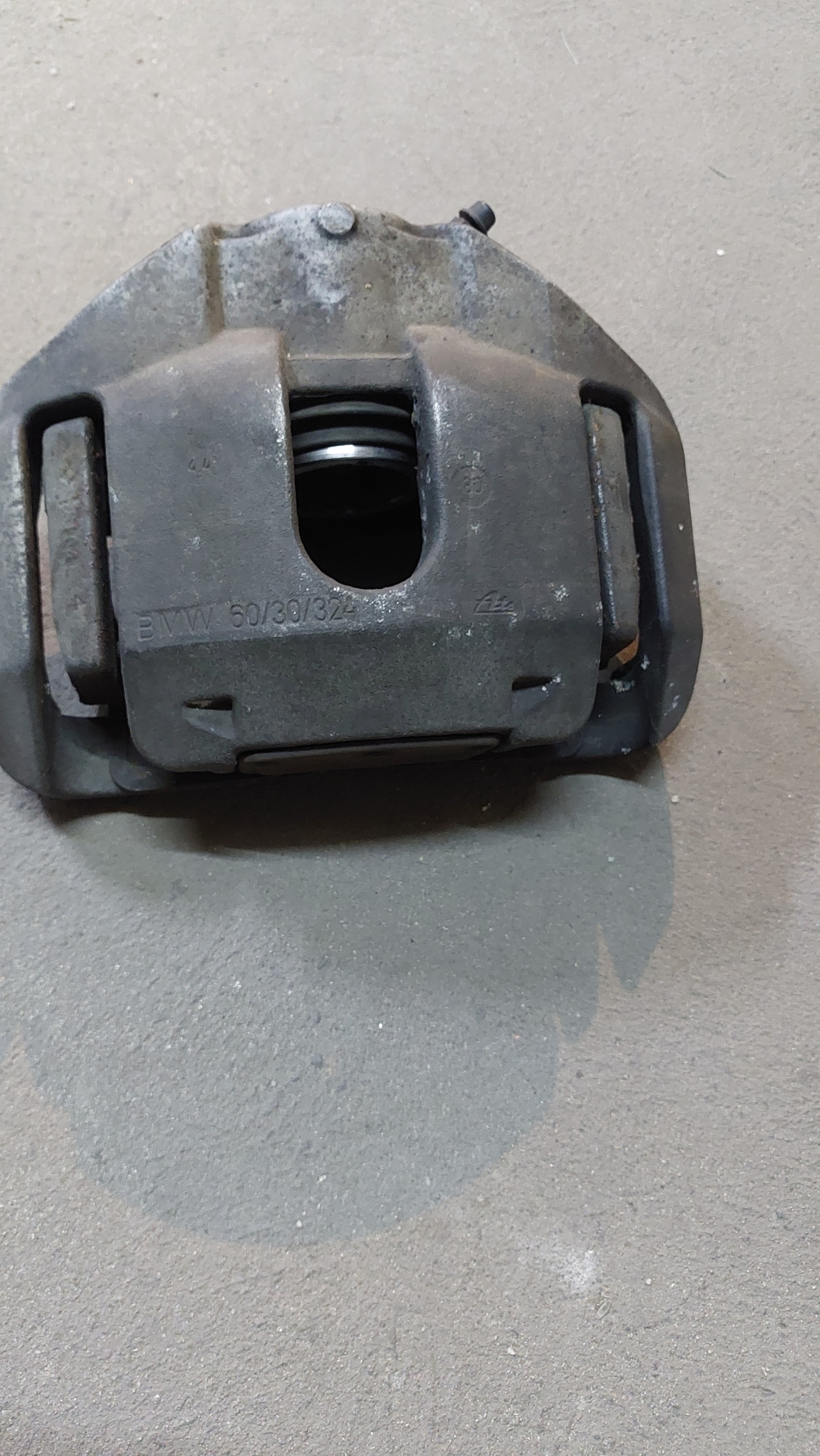 BMW E60 E61 E63 E64 E65 E66 СУППОРТ ТОРМОЗНОЙ ПЕРЕД ПРАВЫЙ 60/30/324 6753660 