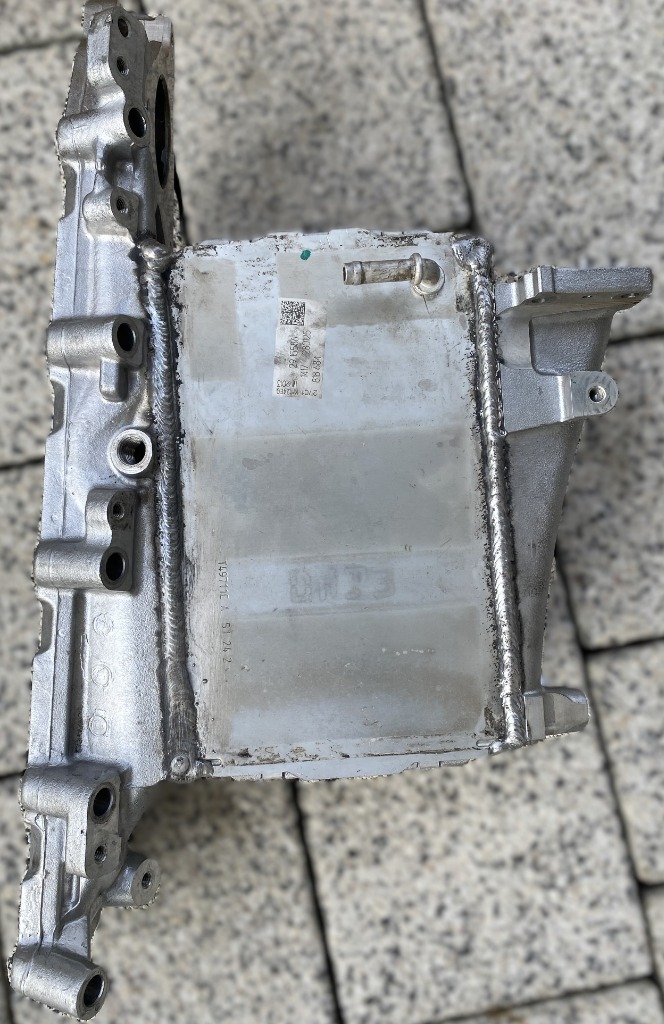 РАДІАТОР ПОВІТРЯ НАДУВНОГО ІНТЕРКУЛЕР AUDI A4 04L129711AE 818684 