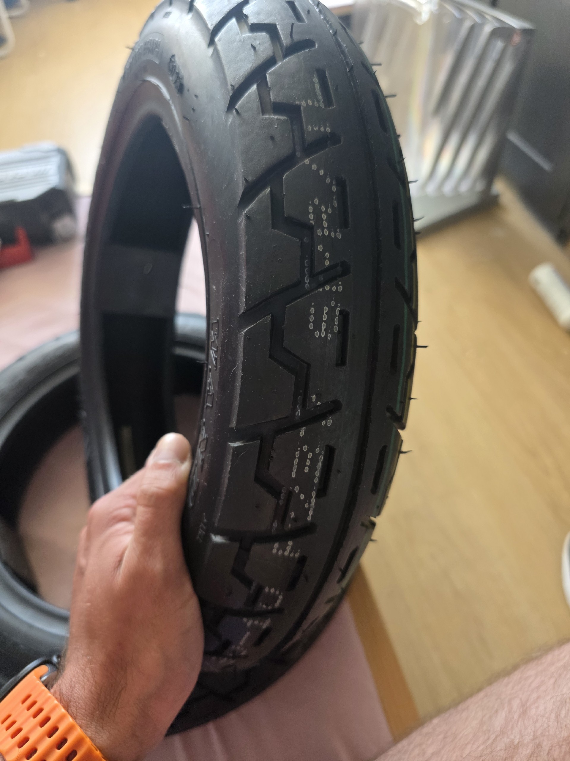 НОВЕ ШИНИ DO СКУТЕРА 90/90-10 WANDA 5225 