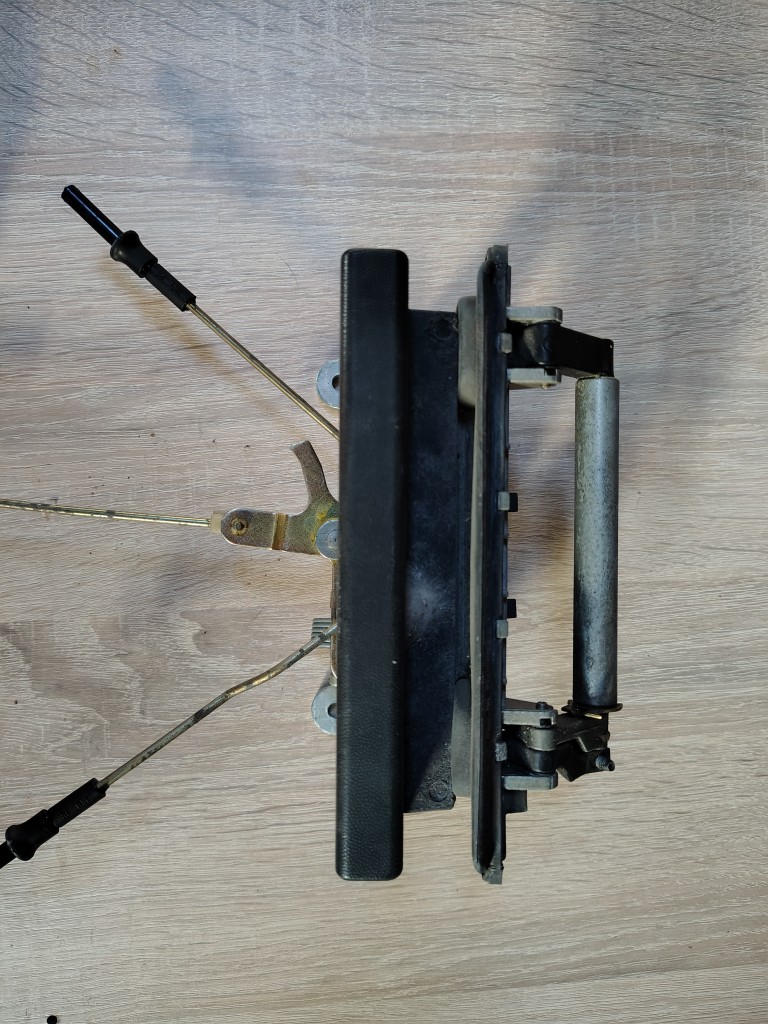 КЛЯМКА КРИШКИ БАГАЖНИКА ЗАД AVANT УНІВЕРСАЛ AUDI 80 B4 4A9/8A9 827565 