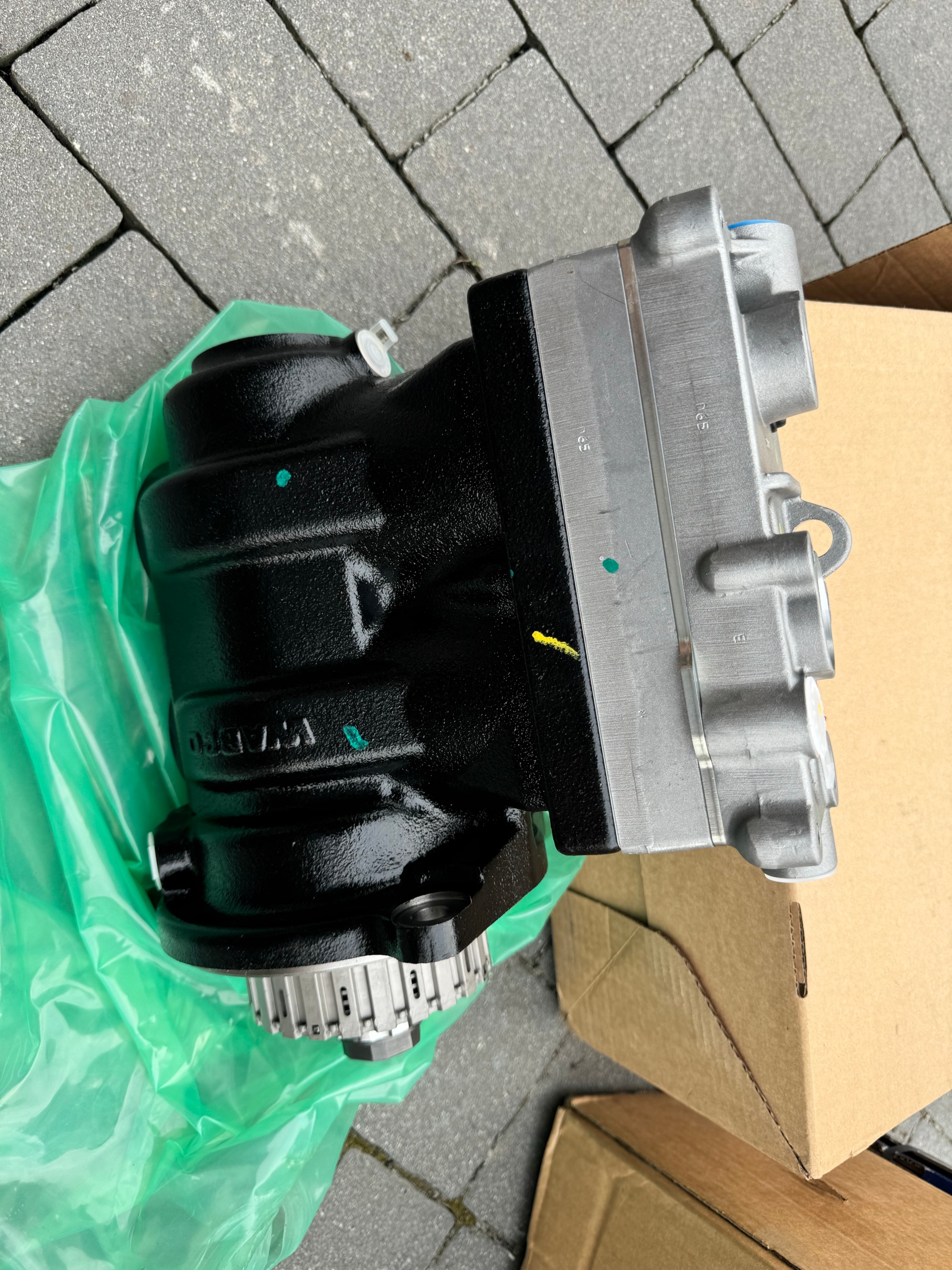 КОМПРЕСОР SPREZONEGO ПОВІТРЯ WABCO 9125120330 VOLVO RENAULT 