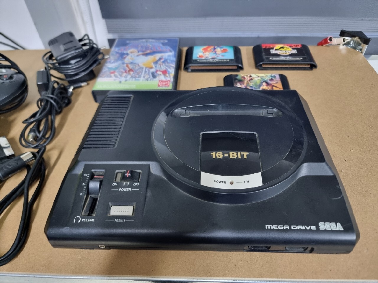 Konsola Mega Drive Sega 16-bit | Otfinów | Licytacja na Allegro Lokalnie
