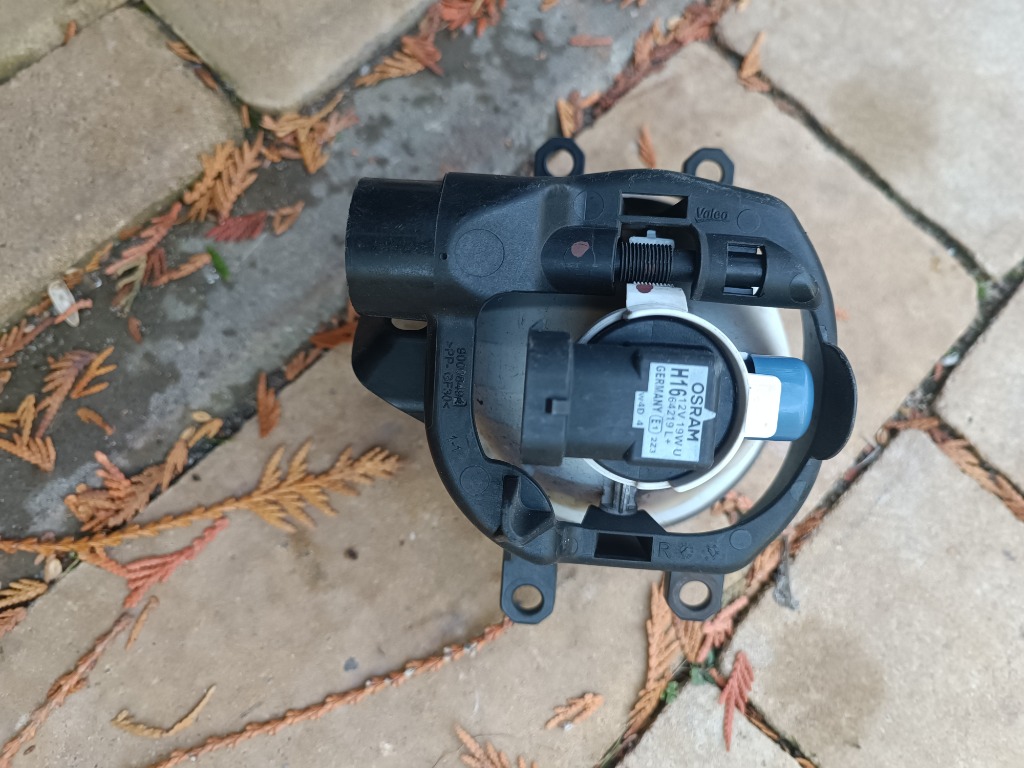 TOYOTA CH-R YARIS IV C-HR RAV4 V ГАЛОГЕН ПРАВИЙ ПЕРІД 90008490 82210-02110 