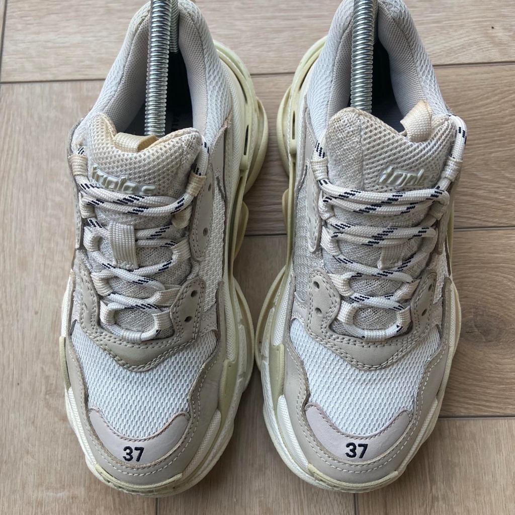 Balenciaga triple deals 3s