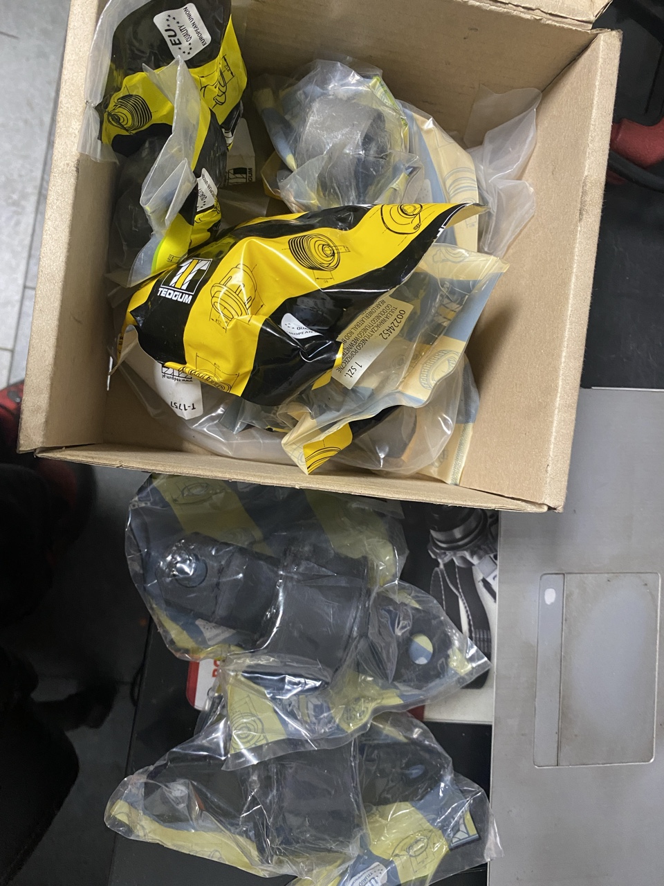 КОМПЛЕКТ РЕМОНТНИЙ ВАЖЕЛІВ ЗАД MAZDA 5 FORD FOKUS 14SZT САЙЛЕНТБЛОКИ 00226297 