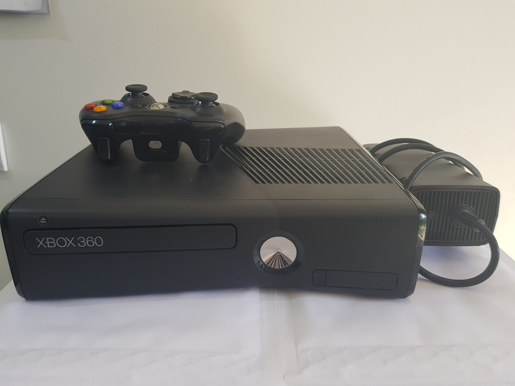 Konsola Xbox 360 Slim 4gb Uzywana Krakow Cena 270 00 Zl Krakow Allegro Lokalnie