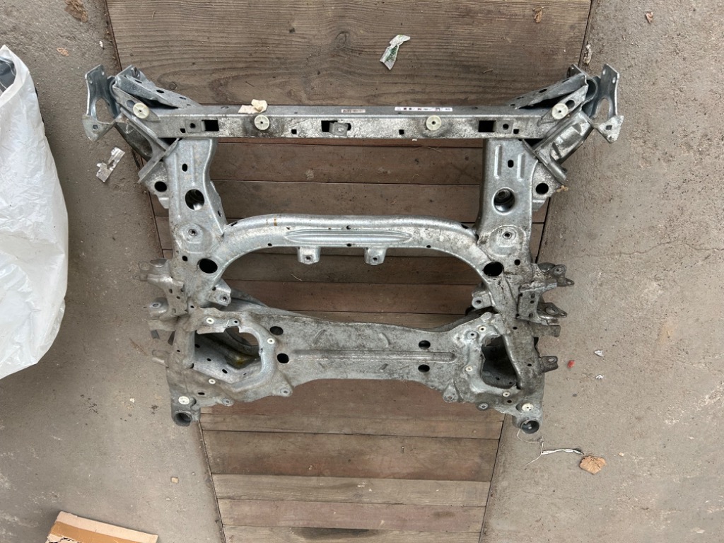 BMW G26 X-DRIVE ПІДРАМНИК РАМА ПЕРІД 8831665 