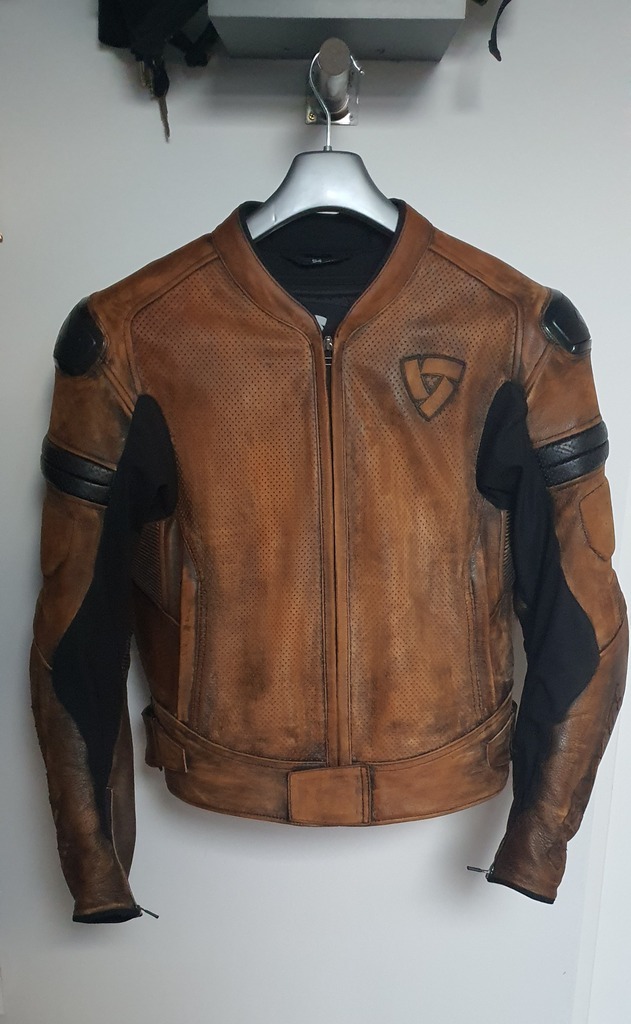 Revit akira vintage store