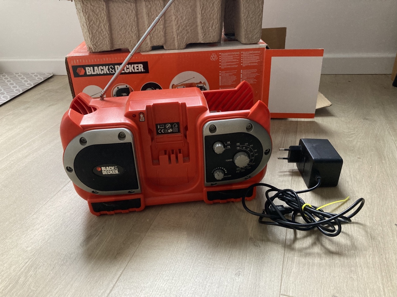 Radio ładowarka Black&Decker R123F2 12V Warszawa Kup teraz na
