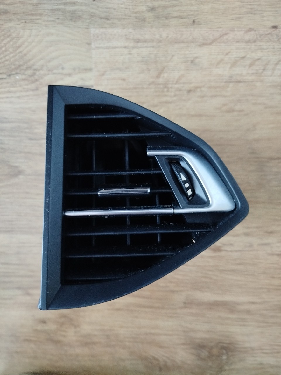 РЕШІТКА ПОВІТРОВОДУ ЦЕНТРАЛЬНА ПРАВА PEUGEOT 308 II T9 1304148XZD 392238 