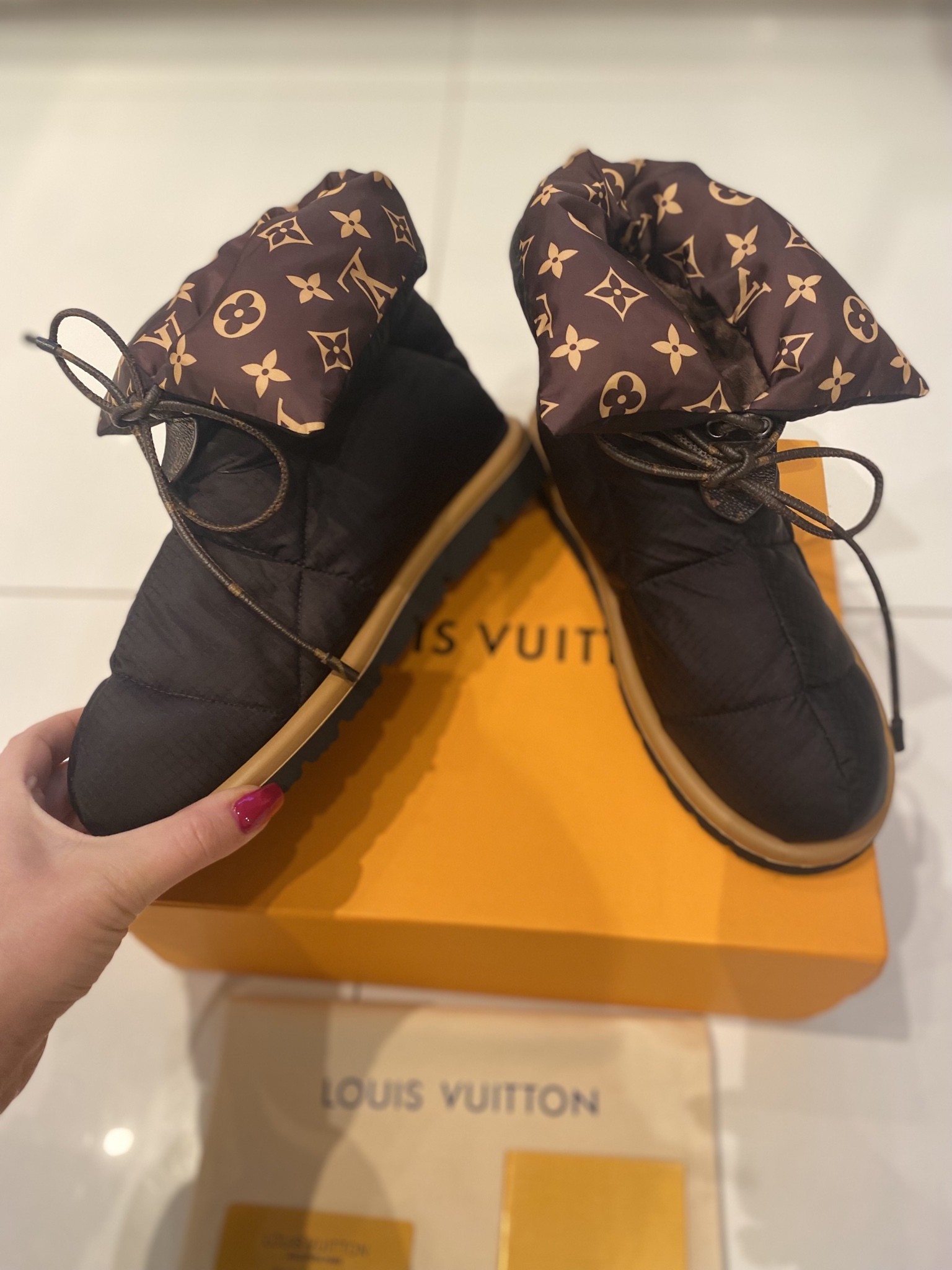 Buty Louis Vuitton za jedyne 200 zł? Mamy tanie odpowiedniki topowych  modeli marki na  