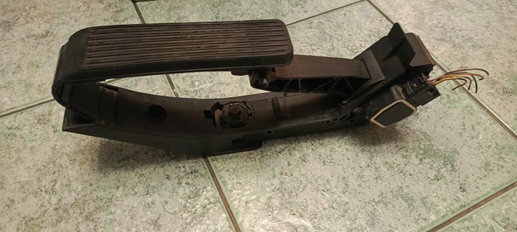 ПЕДАЛЬ ГАЗУ MERCEDES-BENZ S (W220) A2203000104 