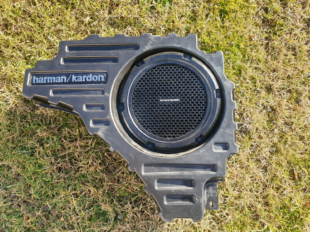 САБВУФЕР JEEP WK2 HARMAN KARDON 05035130AC 