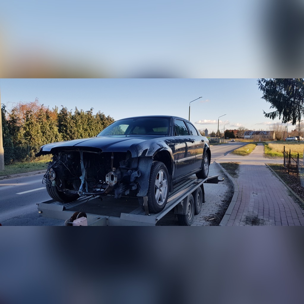 Karoseria Chrysler 300c 2.7i drzwi maska błotnik Kup