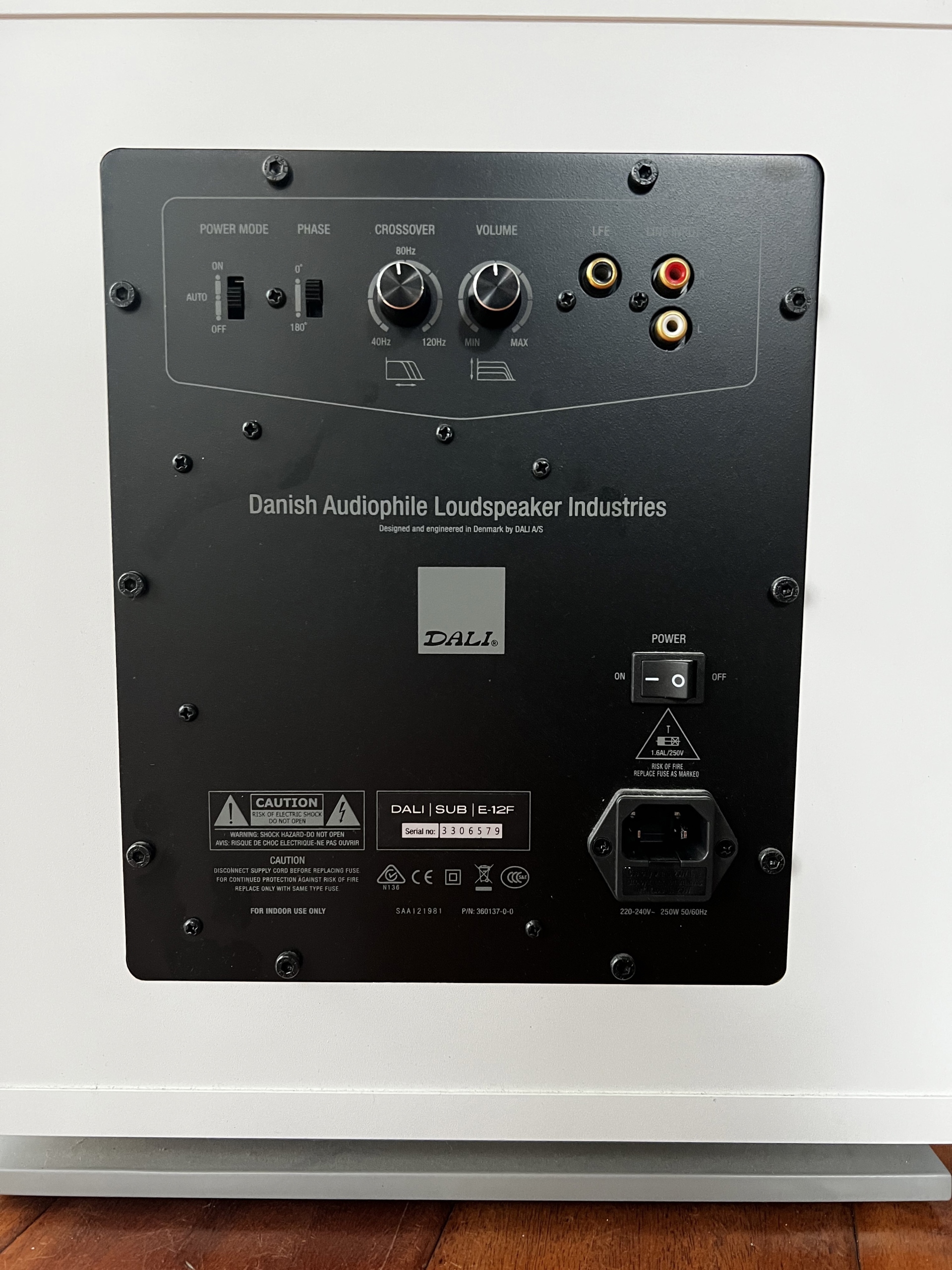 Subwoofer aktywny Dali E12F biały 250W Zaniemyśl Kup teraz na