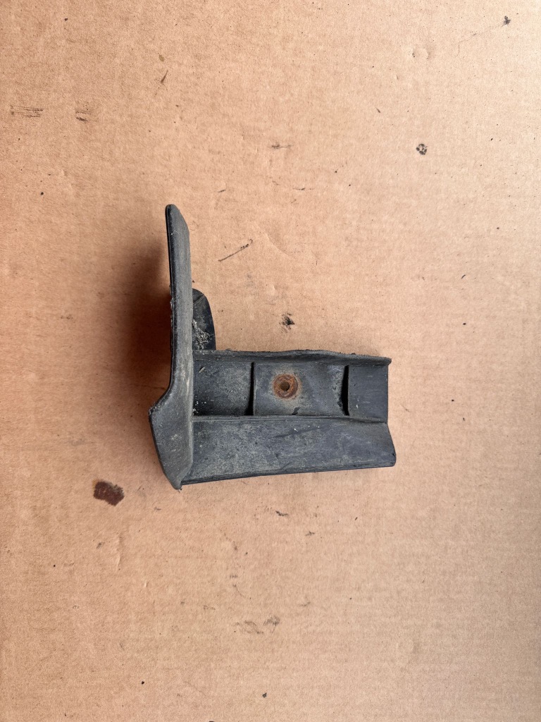 БОЛОТНІК ПІДКРИЛЬНИКИ ЛІВИЙ ЗАД TOYOTA YARIS 3 11-20 65632-0D050 