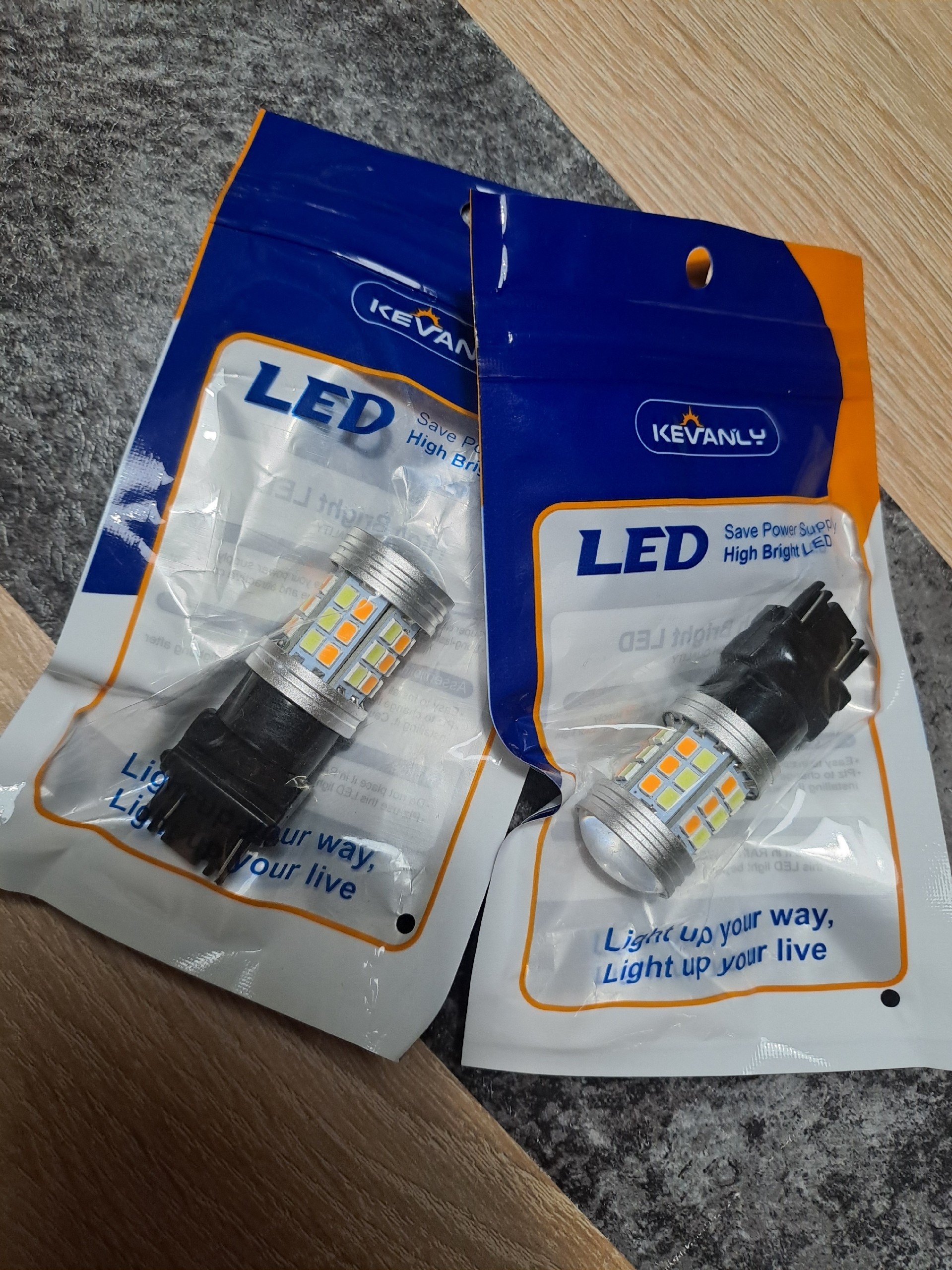 2 X ЛАМПОЧКИ P27/7W LED (СВІТЛОДІОД) 3157 БІЛИЙ + КОЛІР ПОМАРАНЧ 