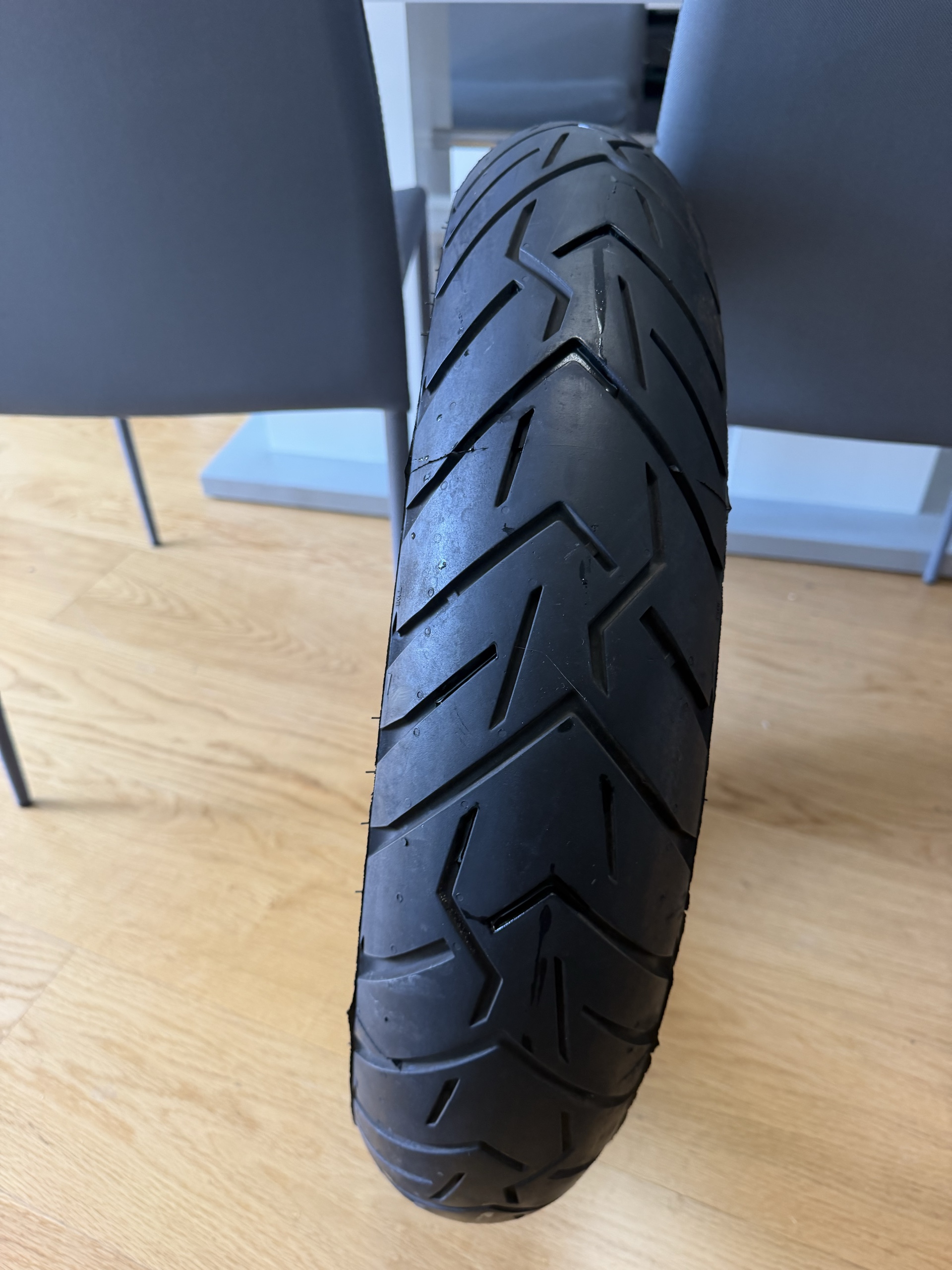 PIRELLI SCORPION TRAIL II 120/70 ZR19 60W DOT 2024 – 3000 KM – ДУЖЕ ХОРОШИЙ СТАН 